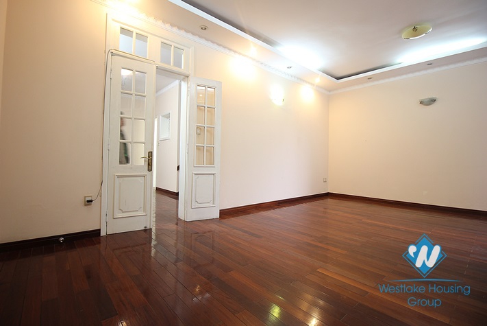 Nice house with small yard for rent in Au Co st, tay Ho, Ha Noi